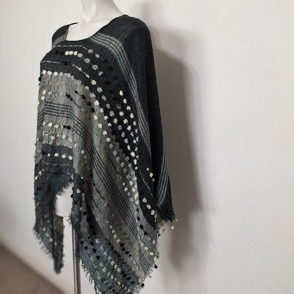 DEMDACO Grey & Black Boho Fringe Southwestern Artisan Western Poncho One Size - Picture 6 of 15